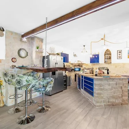 Villa With Heated Pool Near *