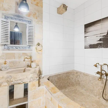 Villa With Heated Pool Near Novi Vinodolski