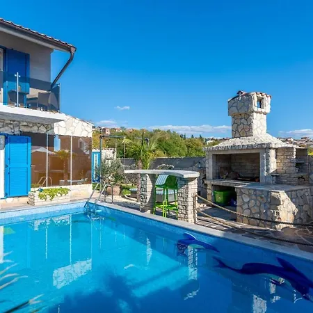 Villa With Heated Pool Near Novi Vinodolski