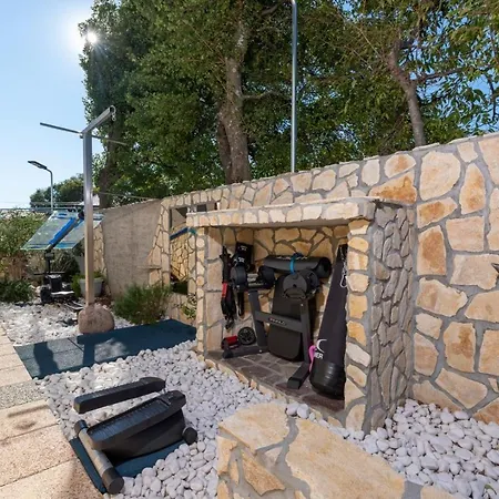 Villa With Heated Pool Near Novi Vinodolski