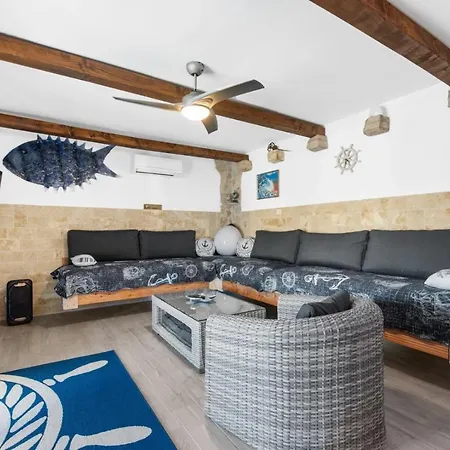 Villa With Heated Pool Near *