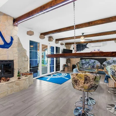 Villa With Heated Pool Near Novi Vinodolski